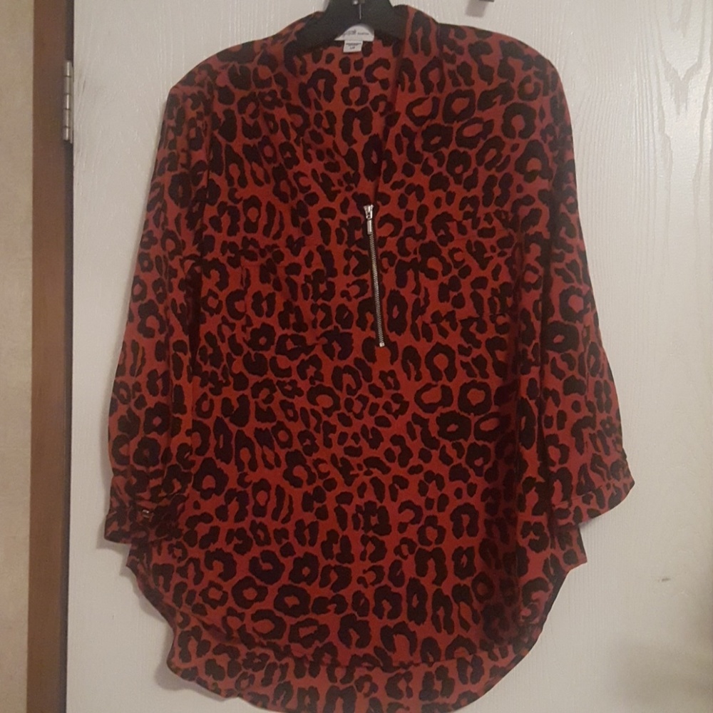 NWT Jaclyn Smith animal print blouse